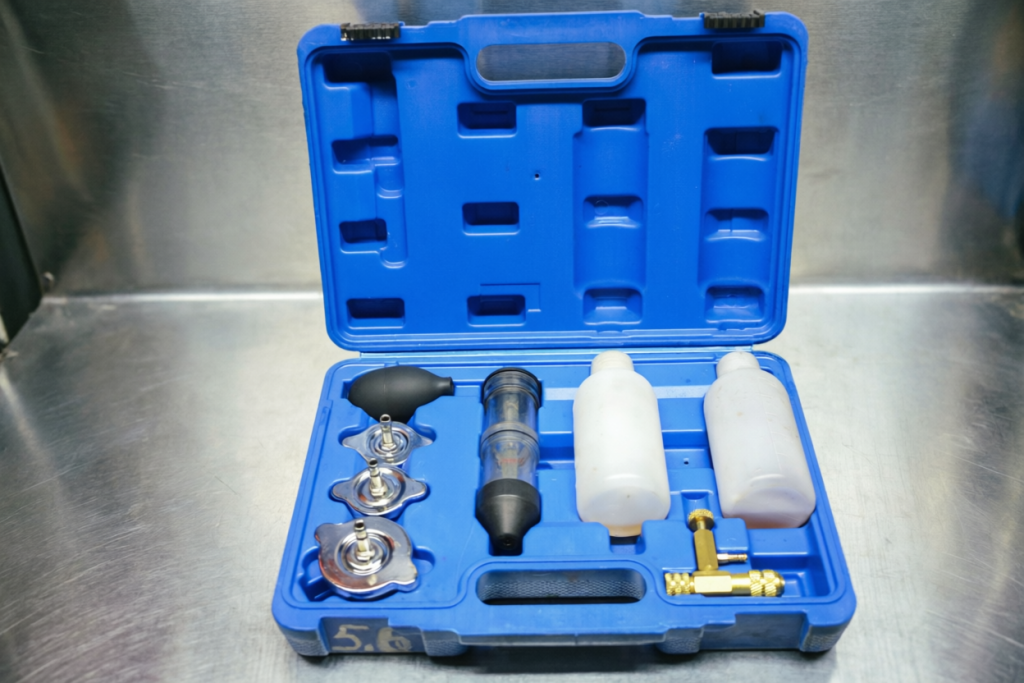 набор для проверки утечек угарных газов в системе охлаждения двигателя.png